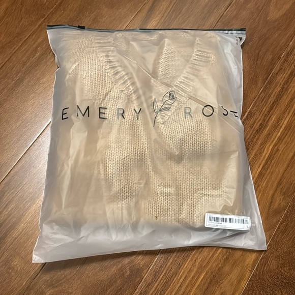 NWT Womenโs size Large Sweater Pointelle V-Neck - Picture 4 of 12